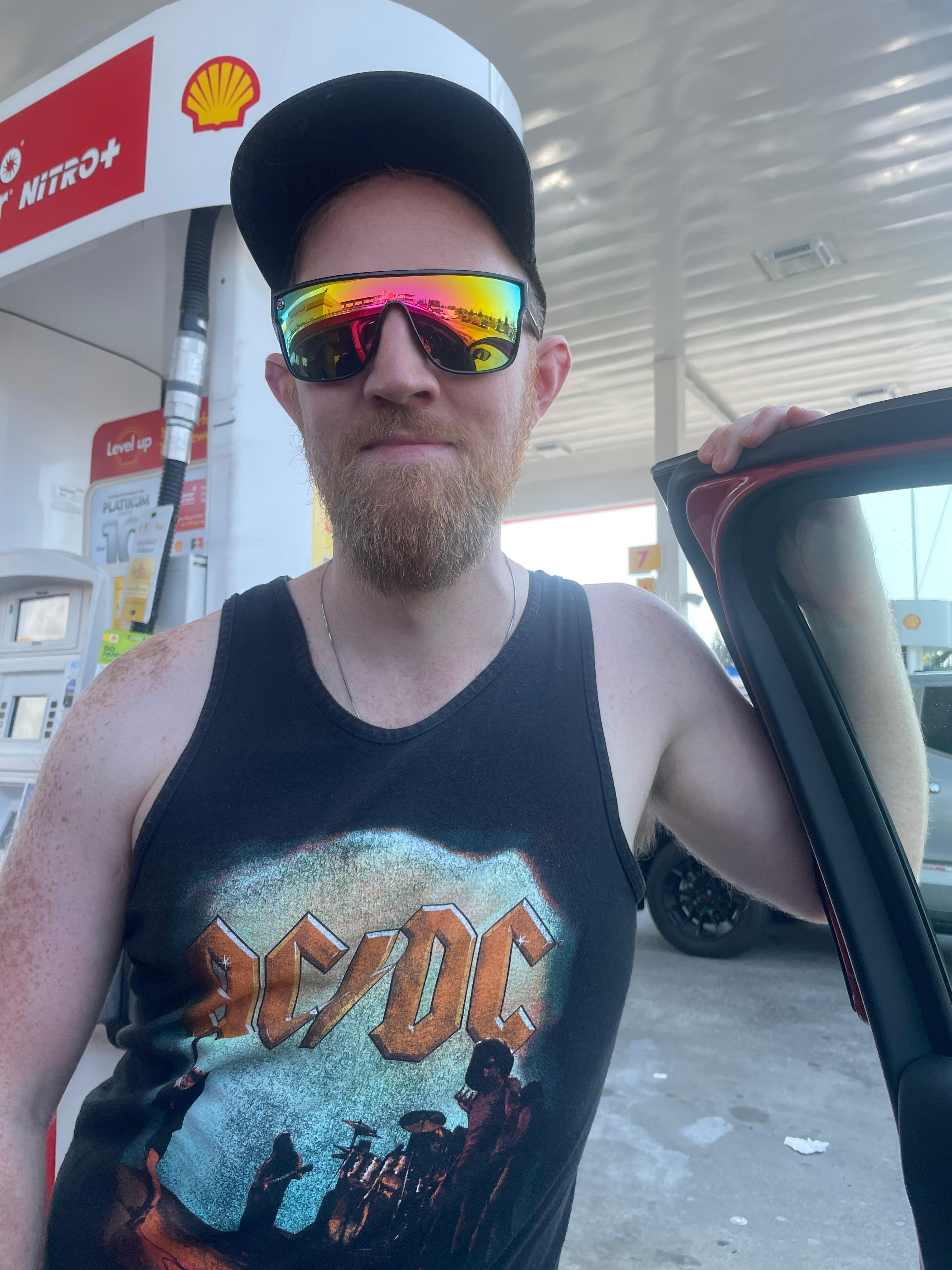 Steve gas station acdc